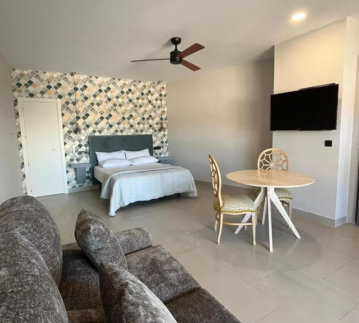 Aparthotel La Lipa Almáchar