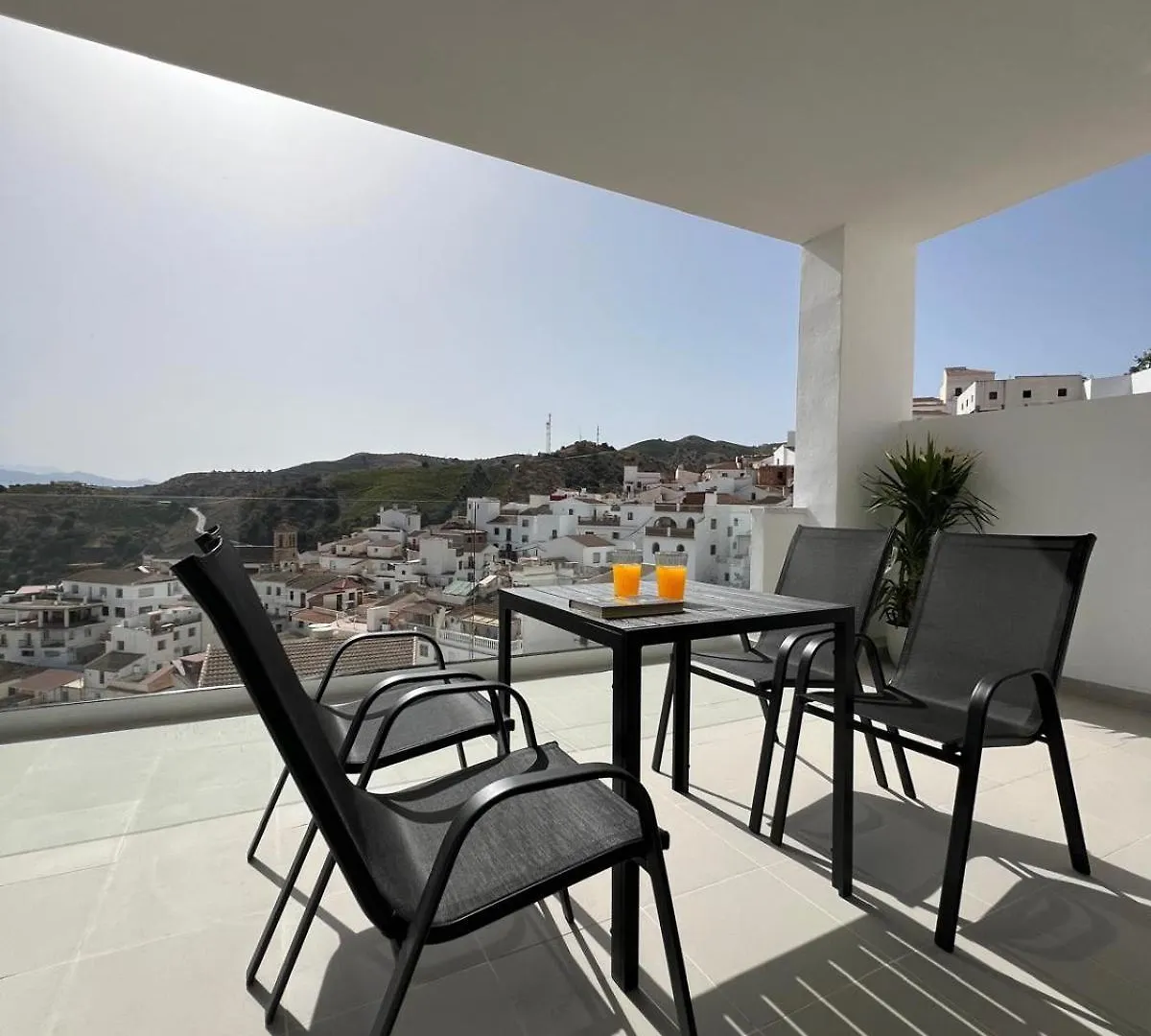 Aparthotel La Lipa Almáchar