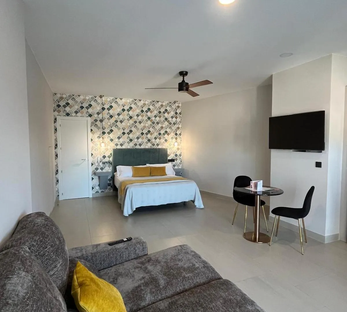 Aparthotel La Lipa Almáchar 0*,