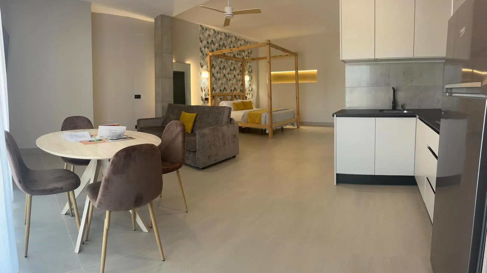 Aparthotel La Lipa Almáchar España