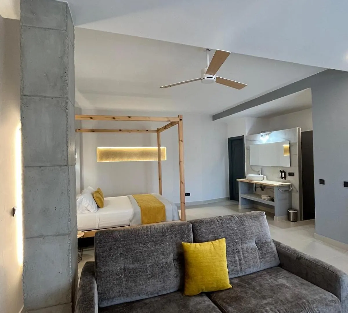 Aparthotel La Lipa Almáchar