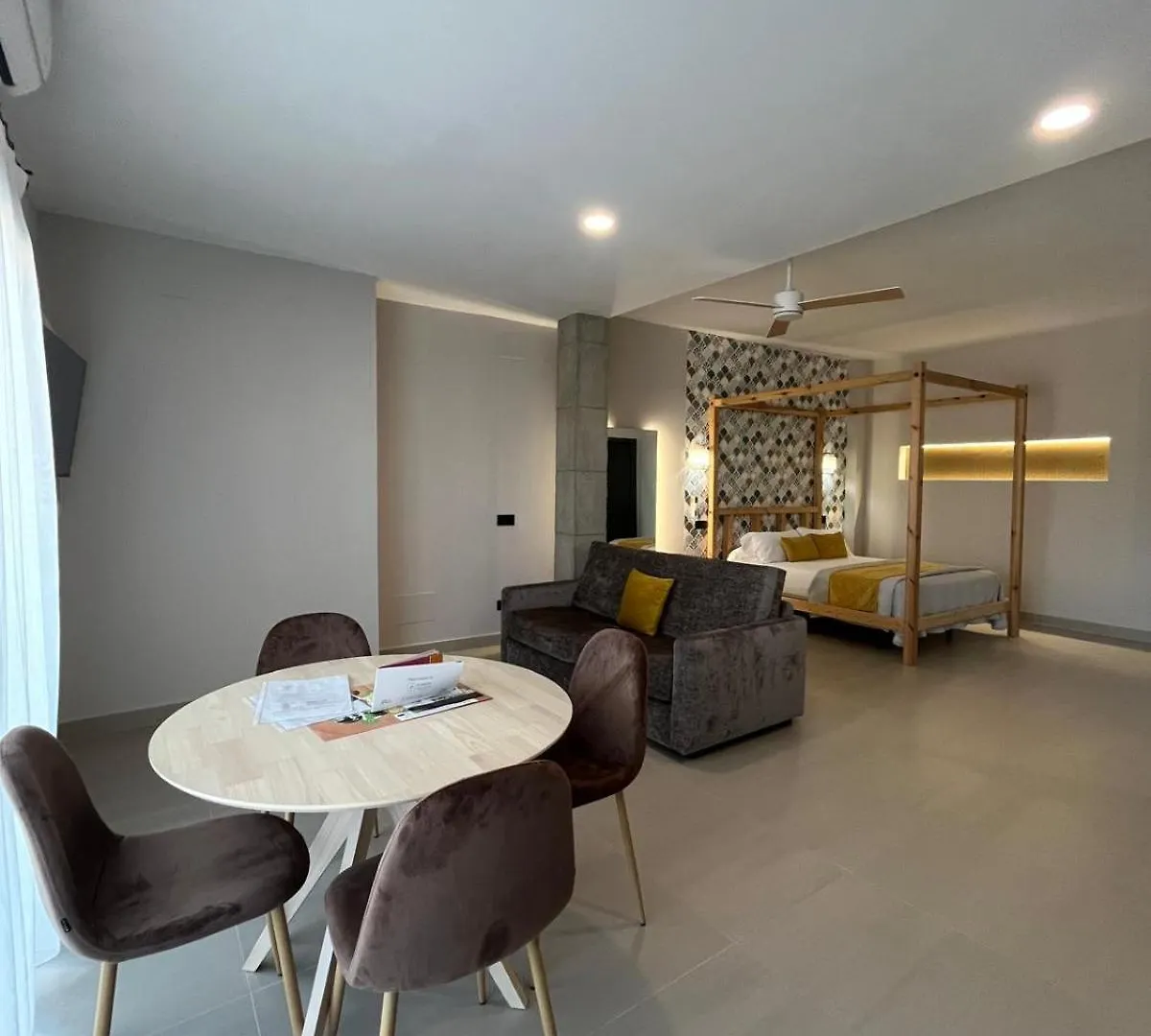 Aparthotel La Lipa Almáchar España